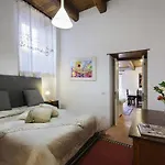 Castello Di Postignano 4*
