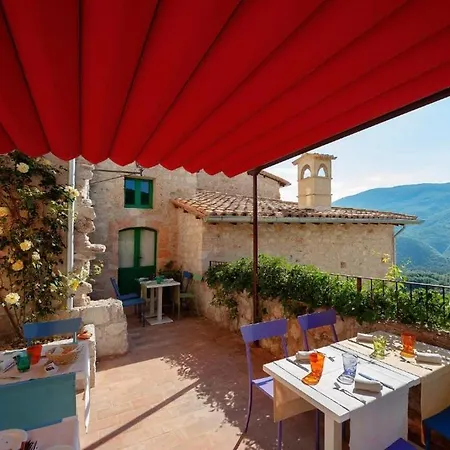 Castello Di Postignano 4*